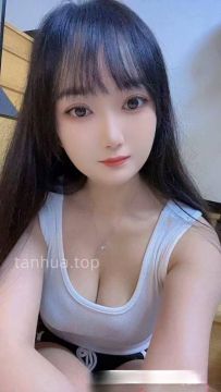 后湖大胸小姐姐